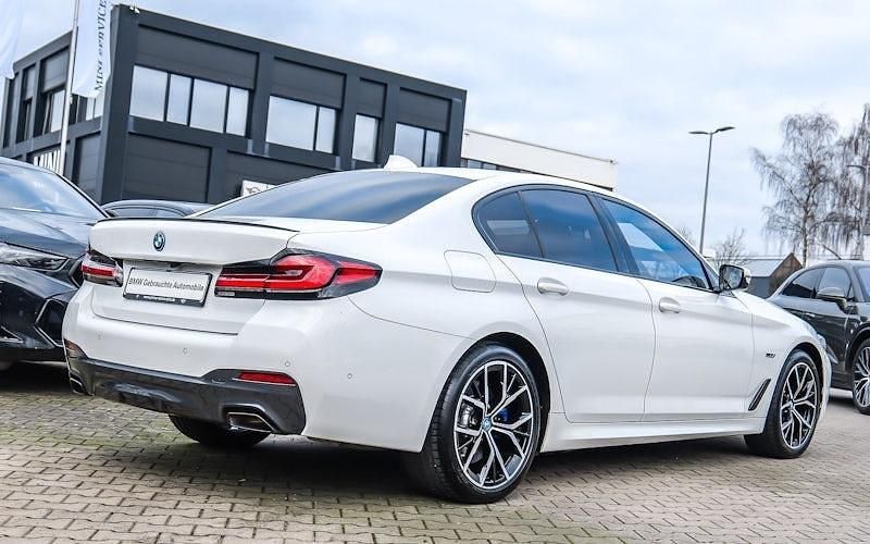 Gebraucht BMW 530e Shadowline 292 PS (214 kW) 2022 Weiß Limousine