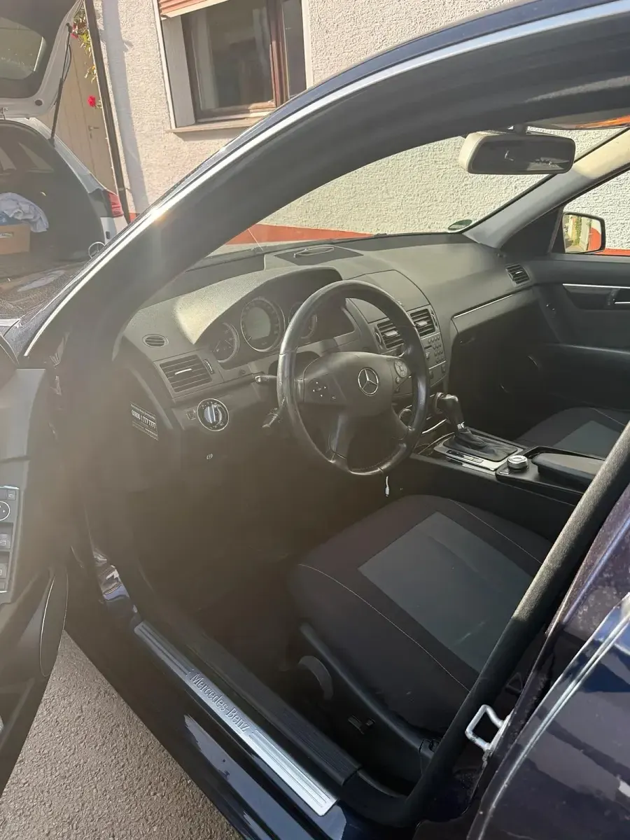Gebraucht Mercedes C220 170 PS (125 kW) 2009 Blau Limousine
