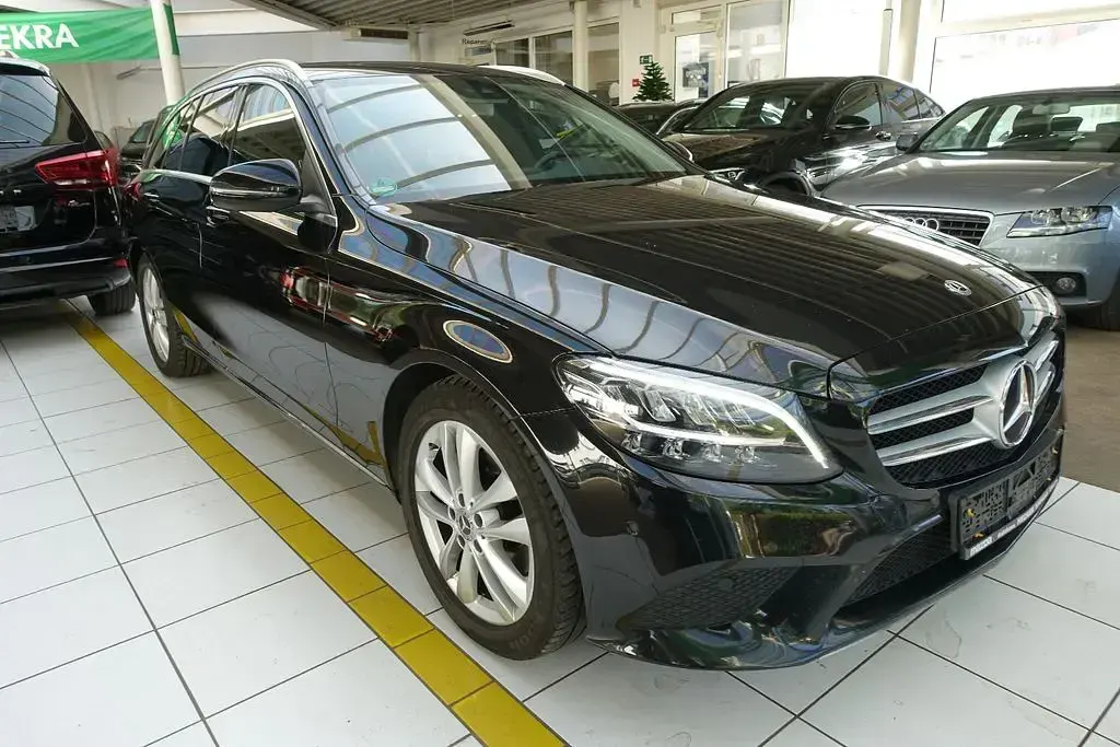 Gebraucht Mercedes C220 194 PS (142 kW) 2018 Schwarz Kombi