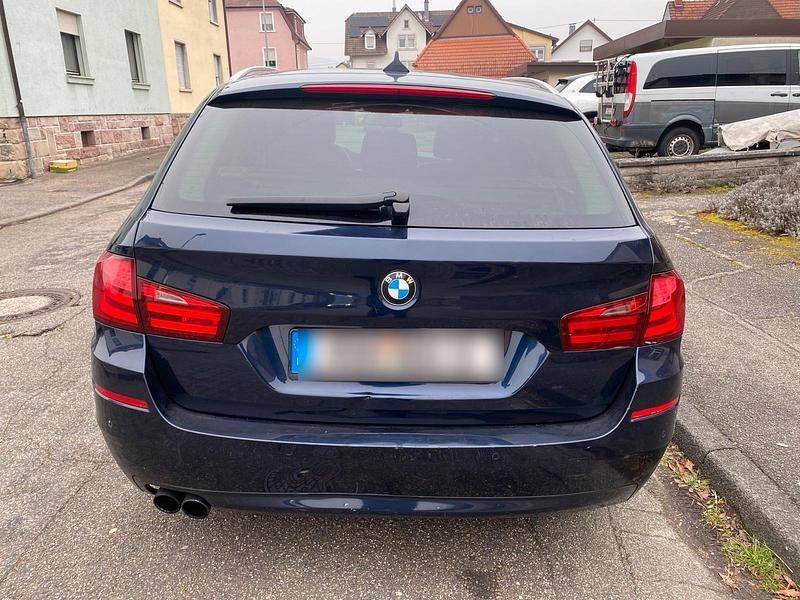 Gebraucht BMW 525 Sport Line 204 PS (150 kW) 2011 Blau Kombi