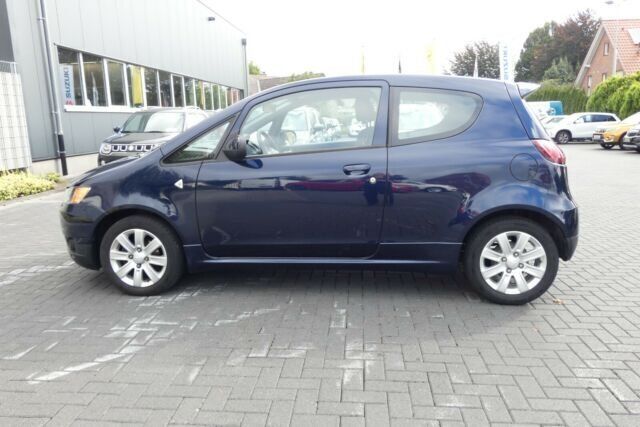 Gebraucht Mitsubishi Colt 95 PS (69 kW) 2013 Blau metallic Kleinwagen