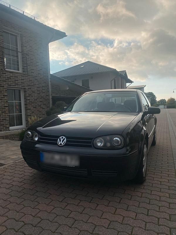Schwarz Gebraucht 2003 VW Golf IV Edition Kleinwagen | 1.300 € (Fairer Preis) - Bild 1/4