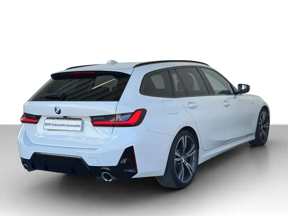 Gebraucht BMW 330 M Sport 286 PS (210 kW) 2023 Weiß Limousine