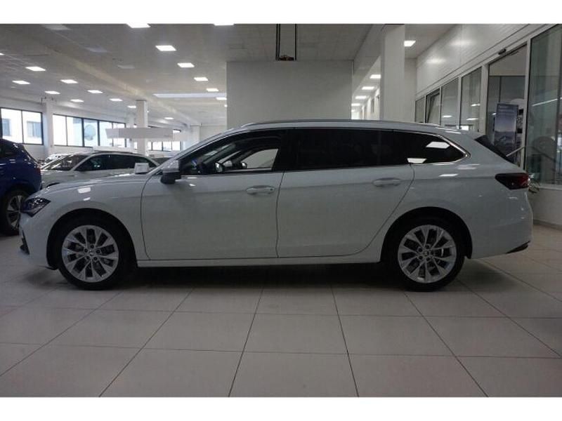 Gebraucht Skoda Superb Selection 150 PS (110 kW) 2024 Weiss Kombi