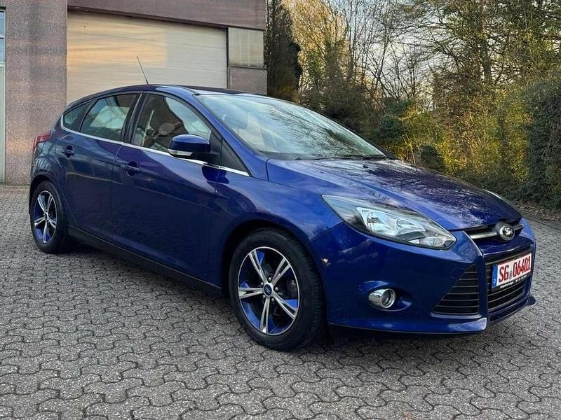 Gebraucht Ford Focus Trend 101 PS (74 kW) 2014 Blau Limousine