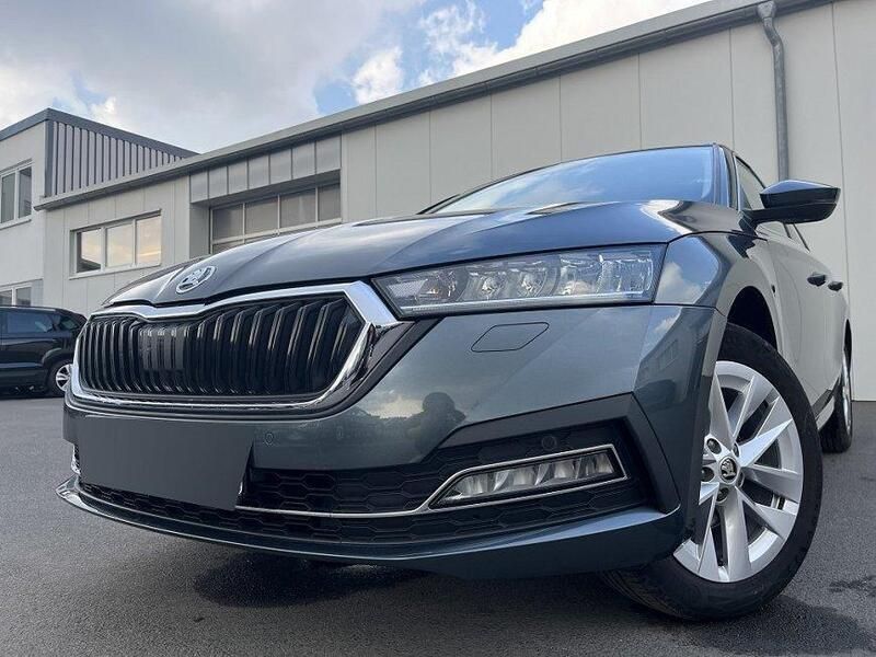 Grau quarzgrau Gebraucht 2020 Skoda Octavia First Edition Kombi | 24.990 € (Fairer Preis) - Bild 1/4