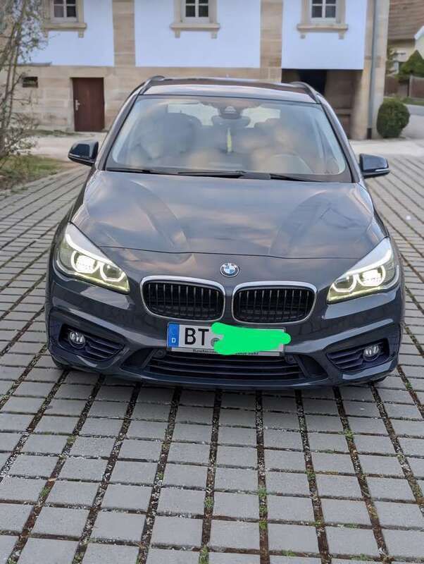Grau Gebraucht 2015 BMW 218 Performance Van / Kleinbus | 11.100 € (Guter Preis) - Bild 1/4