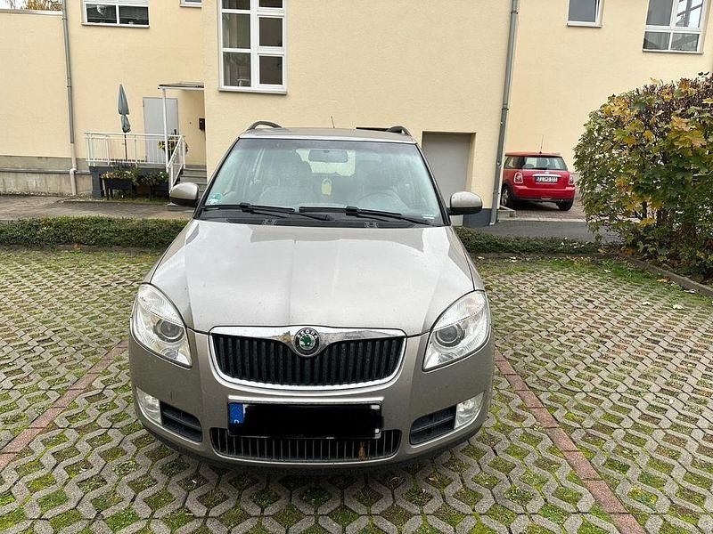 Silber Gebraucht 2008 Skoda Fabia Kleinwagen | 3.500 € (Teuer) - Bild 1/4