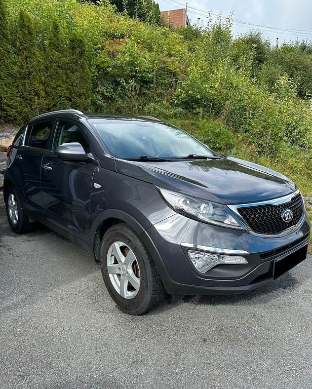 Grau Gebraucht 2016 Kia Sportage Attract SUV | 10.500 € (Fairer Preis) - Bild 1/4