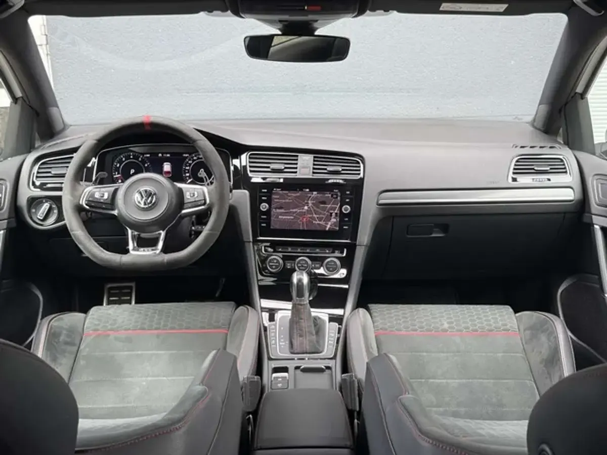 Second-hand VW Golf VII Design 245 CP (180 kW) 2018 Alb Berlinǎ