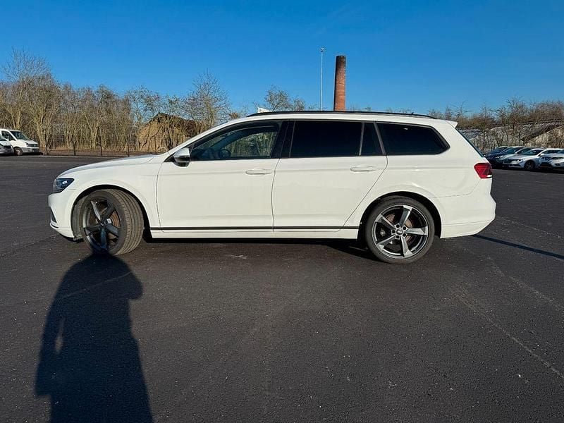 Gebraucht VW Passat Trendline 120 PS (88 kW) 2019 Weiß Limousine