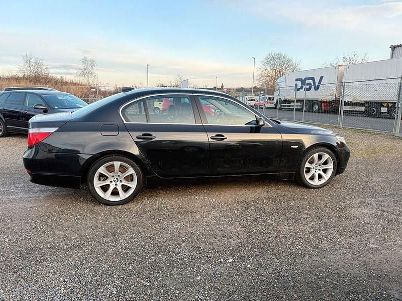 Gebraucht BMW 523 177 PS (130 kW) 2006 Saphirschwarz Limousine