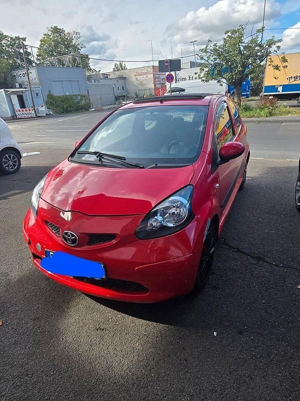 Rot Gebraucht 2006 Toyota Aygo Kleinwagen | 650 € (Guter Preis) - Bild 1/4