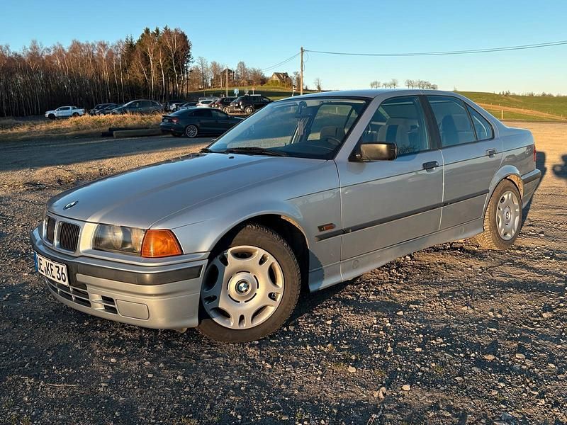 Silber Gebraucht 1995 BMW 316 Basis Limousine | 6.200 € - Bild 1/4