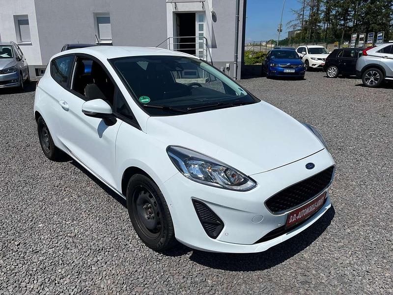 Frostweiß Gebraucht 2018 Ford Fiesta Trend Kleinwagen | 6.590 € - Bild 1/4