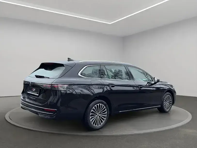 Używany VW Passat Elegance 150 KM (110 kW) 2026 Czarny Kombi