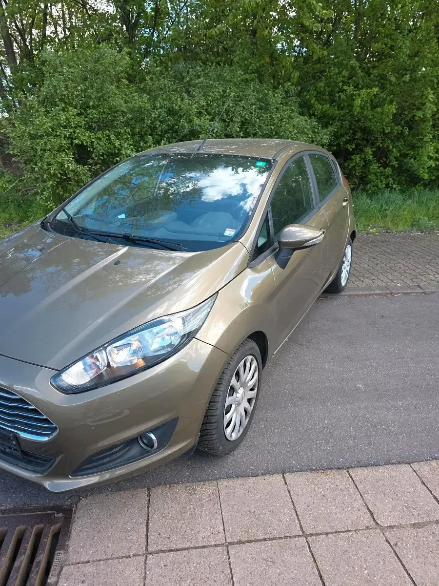 Gebraucht Ford Fiesta 75 PS (55 kW) 2013 Braun Limousine
