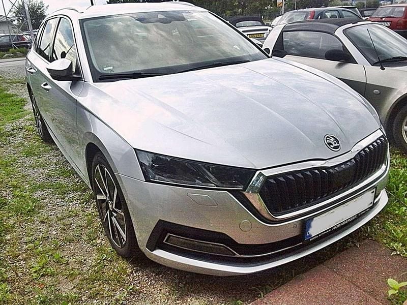 Stribrna / brilliantsilber Gebraucht 2020 Skoda Octavia First Edition Kombi | 19.999 € (Guter Preis) - Bild 1/4