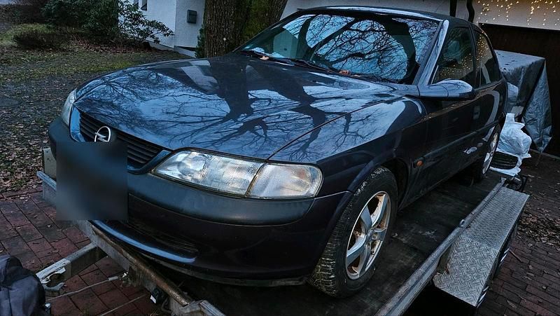 Braun Gebraucht 1996 Opel Vectra Limousine | 1.200 € - Bild 1/4
