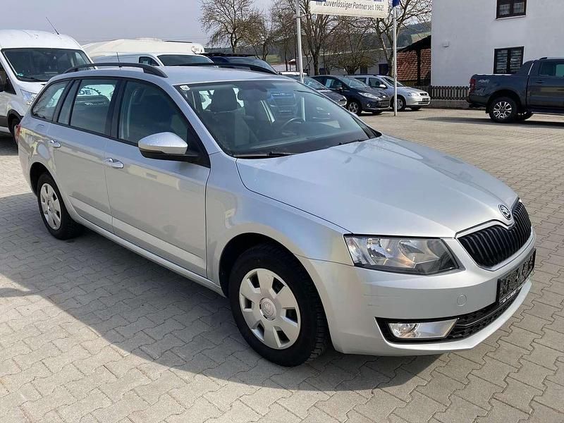 Gebraucht Skoda Octavia Ambition 110 PS (80 kW) 2016 Brilliantsilber metallic Kleinwagen