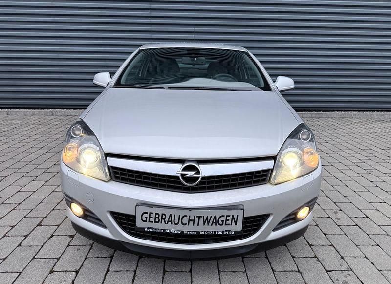 Gebraucht Opel Astra GTC Innovation 140 PS (102 kW) 2010 Argonsilber/sovereign/switchbl Coupé