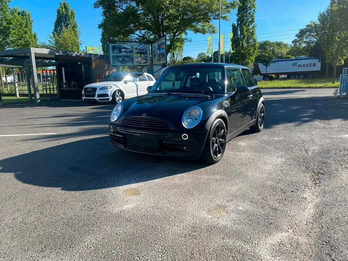 Gebraucht Mini Cooper 90 PS (66 kW) 2002 Schwarz Kleinwagen