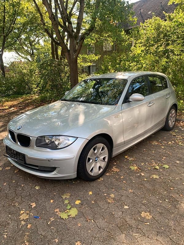 Silber Gebraucht 2009 BMW 118 Kleinwagen | 2.500 € (Superpreis) - Bild 1/4