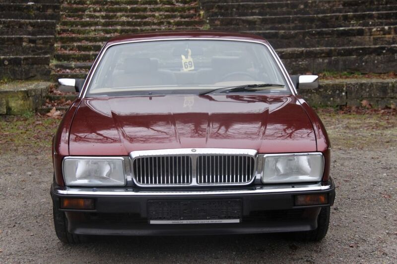 Rot Gebraucht 1991 Jaguar XJ40 Limousine | 39.999 € - Bild 1/4