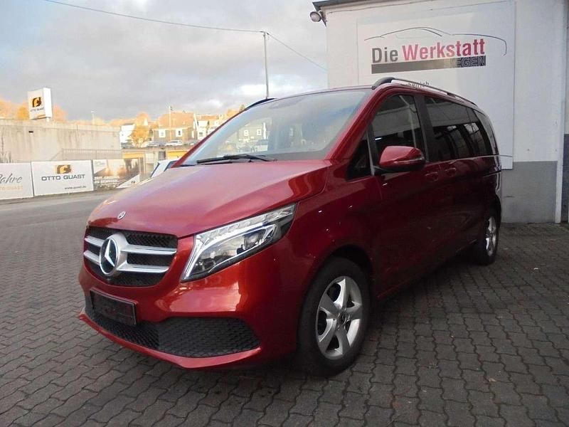 Gebraucht Mercedes V220 Avantgarde Edition 190 PS (139 kW) 2022 Hyazinthrot Van / Kleinbus