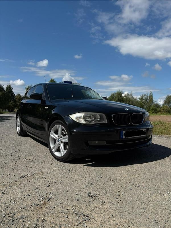 Schwarz Gebraucht 2009 BMW 116 Kleinwagen | 6.000 € - Bild 1/4