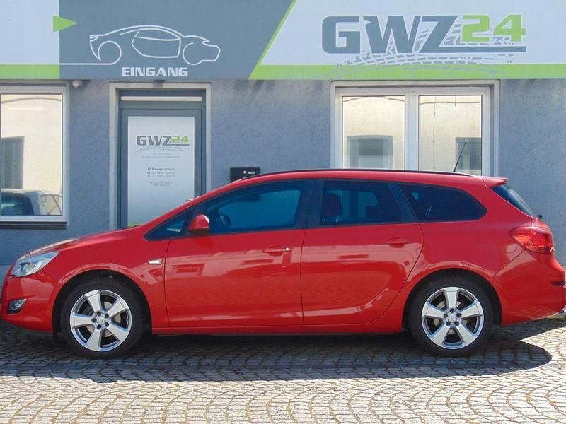 Gebraucht Opel Astra Design Edition 140 PS (102 kW) 2012 Rot Kombi