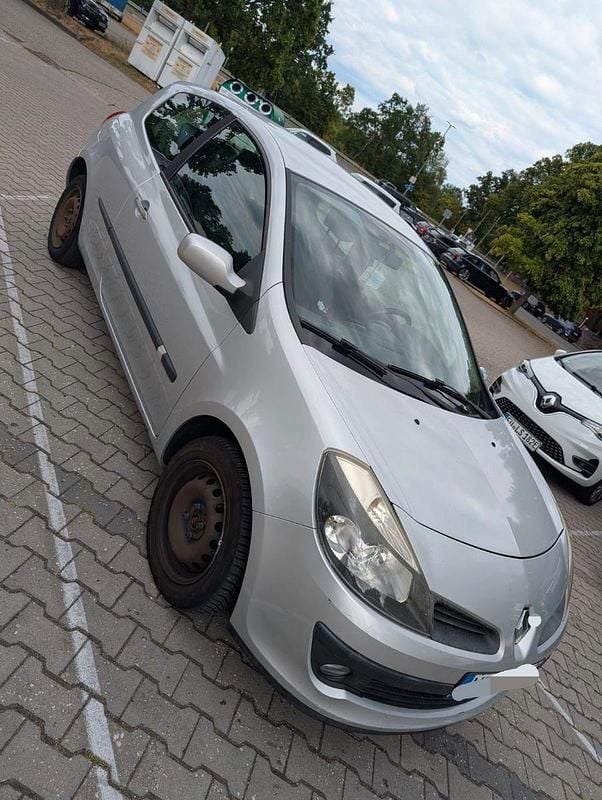 Silber Gebraucht 2006 Renault Clio II Dynamique Limousine | 950 € (Superpreis) - Bild 1/4