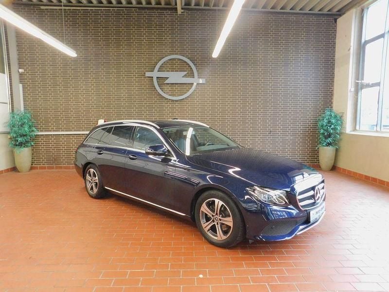 Blau Gebraucht 2019 Mercedes E200 Kombi | 26.950 € (Fairer Preis) - Bild 1/4