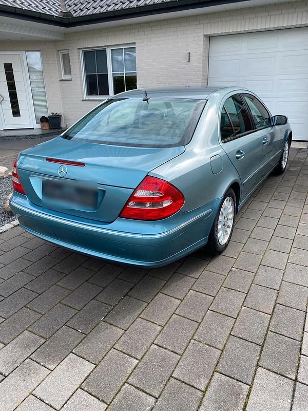Gebraucht Mercedes E240 177 PS (130 kW) 2002 Blau Limousine