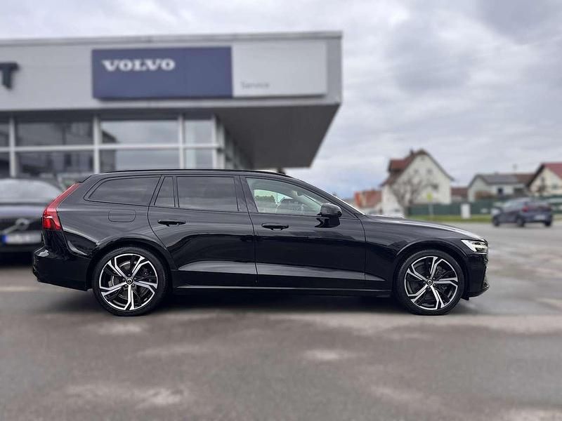 Gebraucht Volvo V60 Plus 455 PS (334 kW) 2022 Schwarz (metallic) Kombi