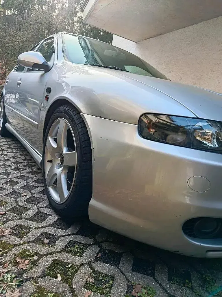 Używany Seat Leon FR 150 KM (110 kW) 2003 Srebrny Hatchback