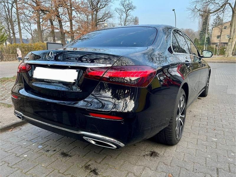Gebraucht Mercedes E300 306 PS (225 kW) 2023 Schwarz Limousine