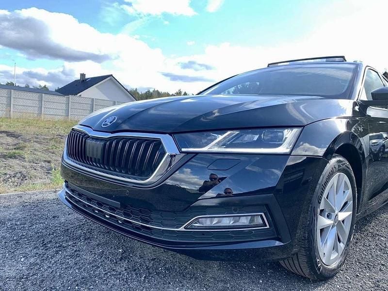 Schwarzmagic perleffekt Gebraucht 2023 Skoda Octavia Style Kombi | 27.500 € (Fairer Preis) - Bild 1/4