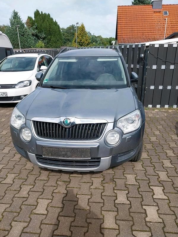 Grau Gebraucht 2012 Skoda Yeti SUV | 3.450 € (Superpreis) - Bild 1/3