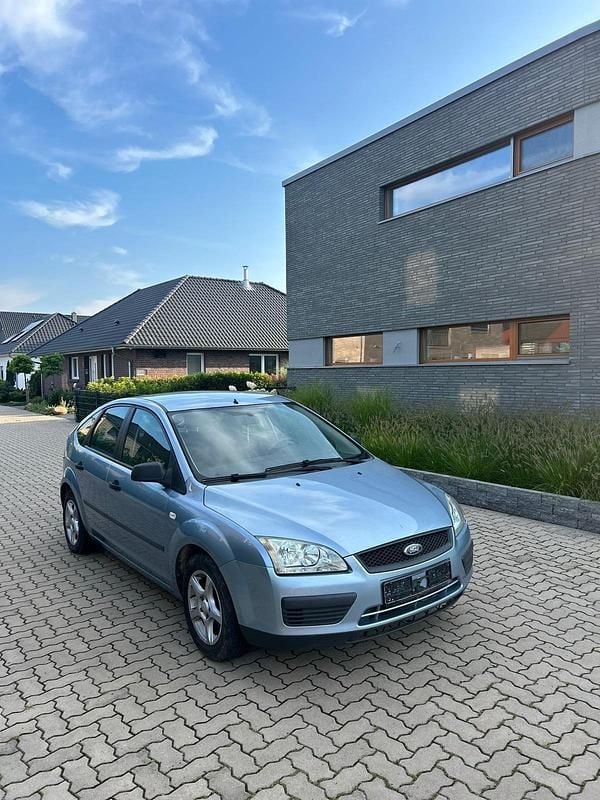 Blau Gebraucht 2005 Ford Focus Limousine | 600 € (Superpreis) - Bild 1/4