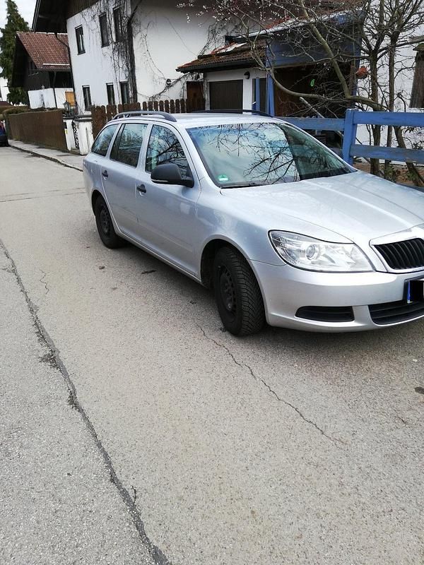 Gebraucht Skoda Octavia 122 PS (89 kW) 2012 Silber Kombi