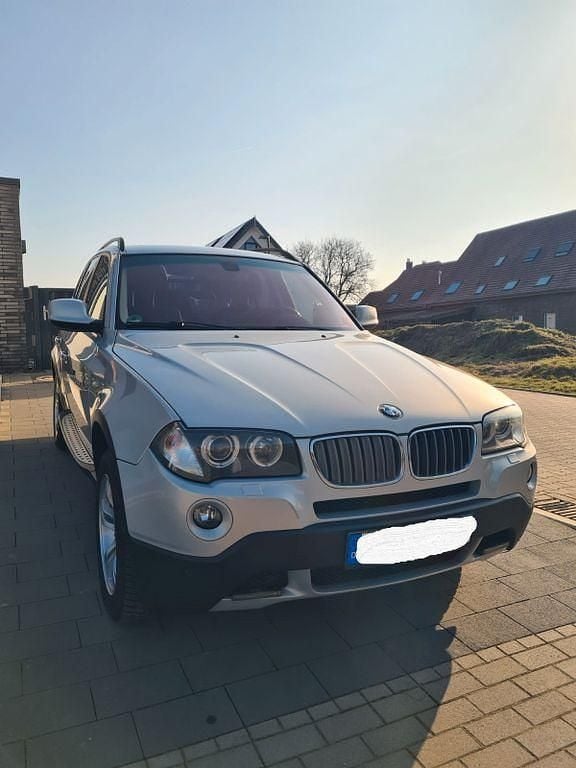 Silber Gebraucht 2010 BMW X3 Lifestyle SUV | 7.459 € (Superpreis) - Bild 1/4