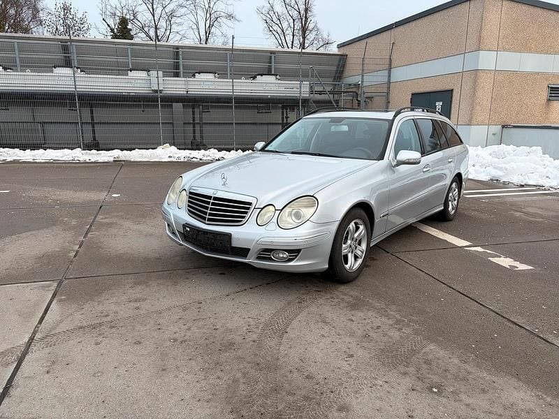 Silber Gebraucht 2006 Mercedes E320 Kombi | 4.950 € (Fairer Preis) - Bild 1/4