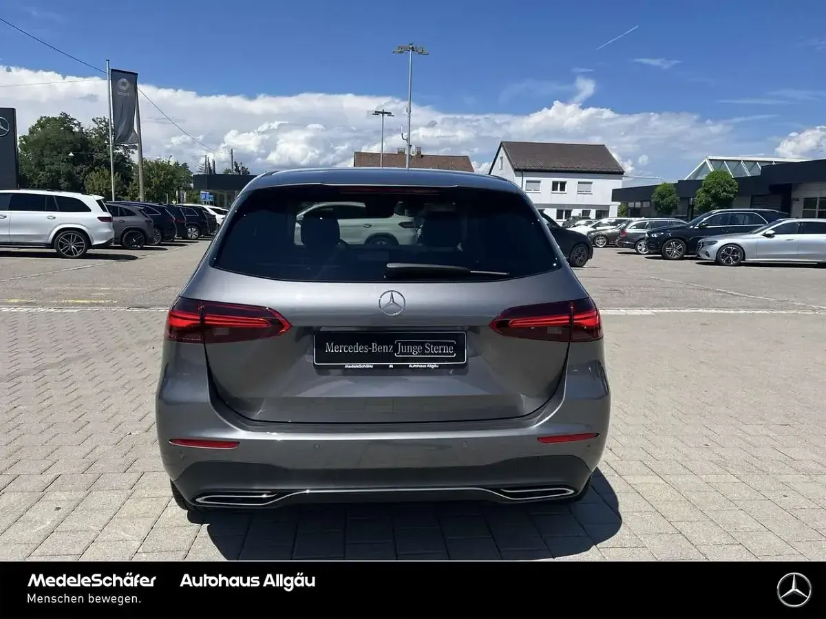 Gebraucht Mercedes B220 Progressive 190 PS (139 kW) 2025 lack mountaingrau Kleinwagen