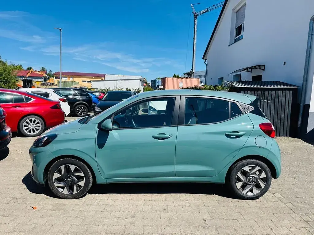 Gebraucht Hyundai i10 67 PS (49 kW) 2024 Grün Kleinwagen