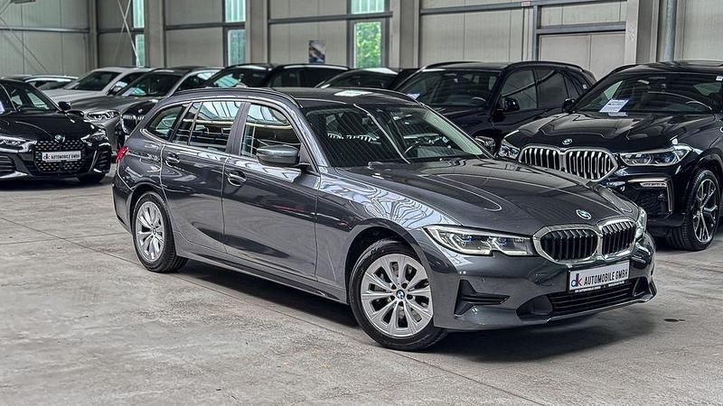 Mineralgrau metallic Gebraucht 2021 BMW 330 Kombi | 23.600 € (Superpreis) - Bild 1/3