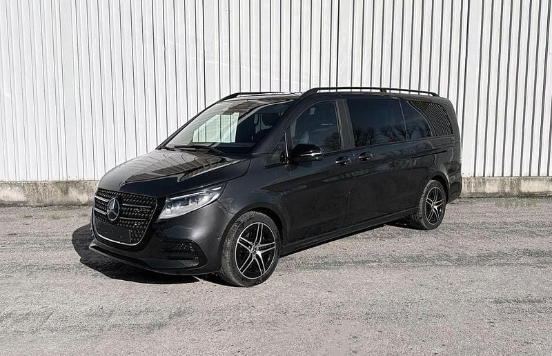 Gebraucht Mercedes 300 Avantgarde 237 PS (174 kW) 2024 Grau Van / Kleinbus