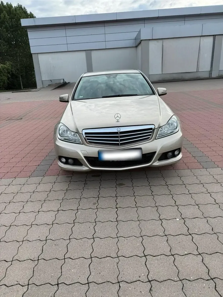 Gebraucht Mercedes C180 120 PS (88 kW) 2013 Gold Limousine