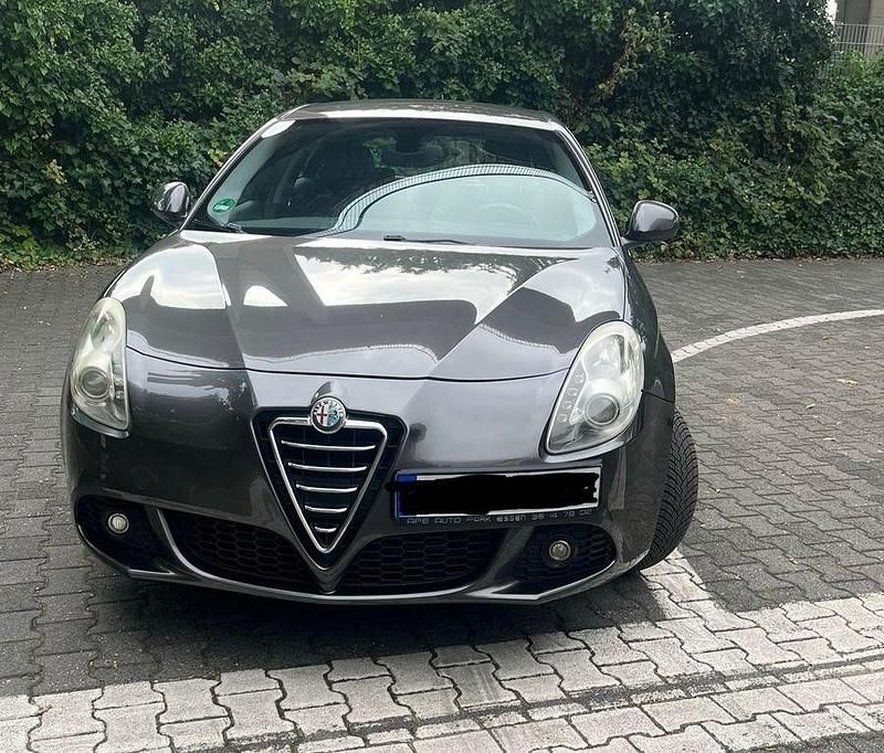 Grau Gebraucht 2012 Alfa Romeo Giulietta Turismo Kleinwagen | 4.400 € (Fairer Preis) - Bild 1/4