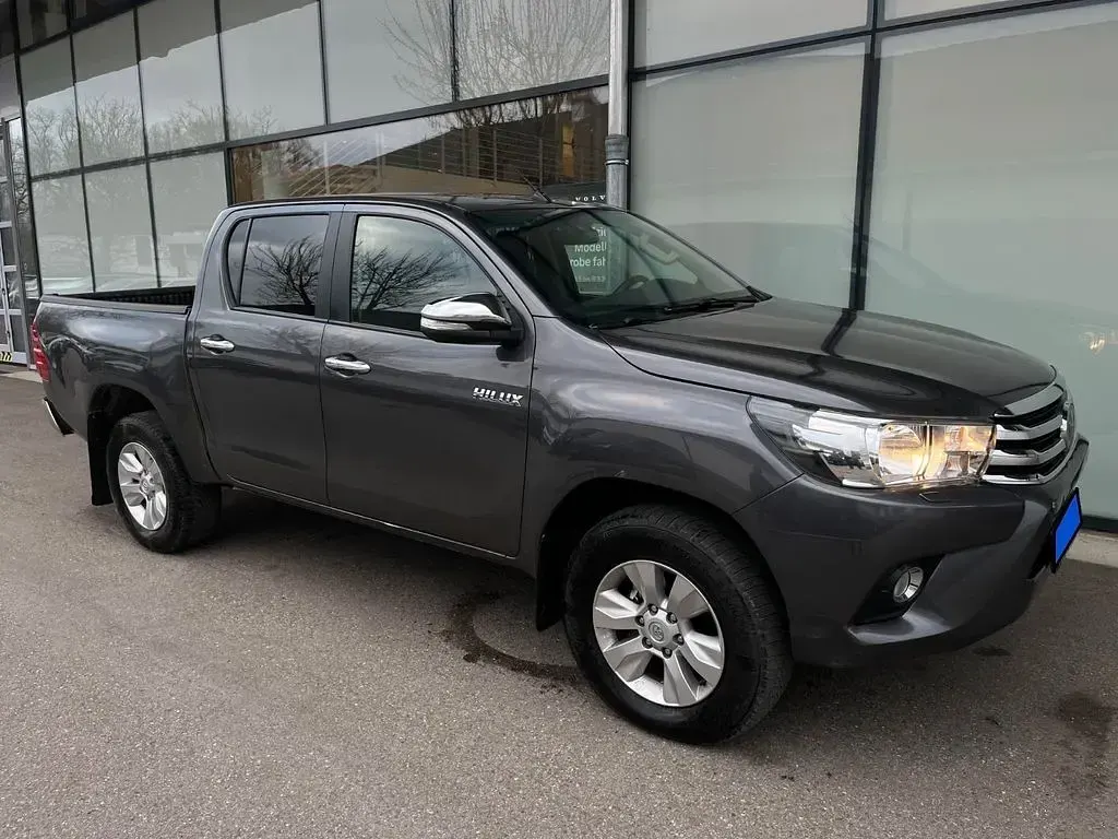 Gebraucht Toyota HiLux Comfort 150 PS (110 kW) 2017 Grau Pickup
